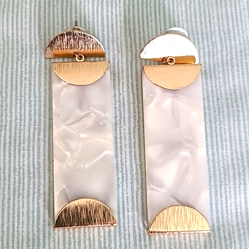 Hanging earrings - Picture 1 of 2